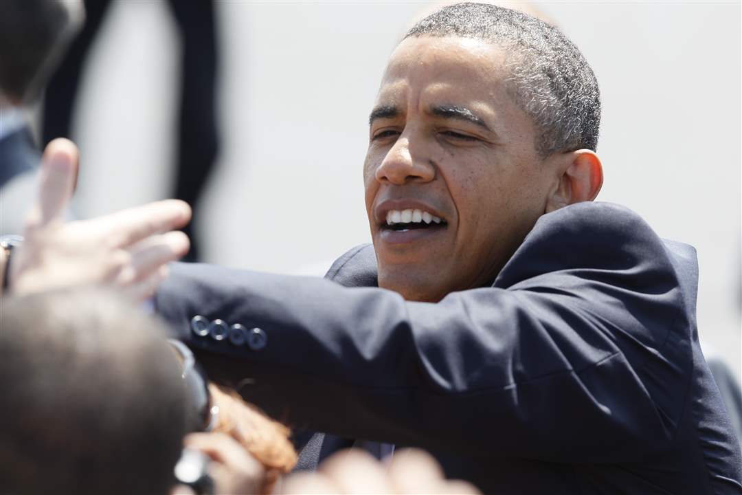 Crowd-of-75-greeted-by-President-Obama-before-visit-to-Chrysler-plant