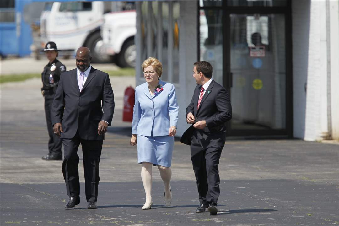 Mike-Bell-and-Marcy-Kaptur-Arriving