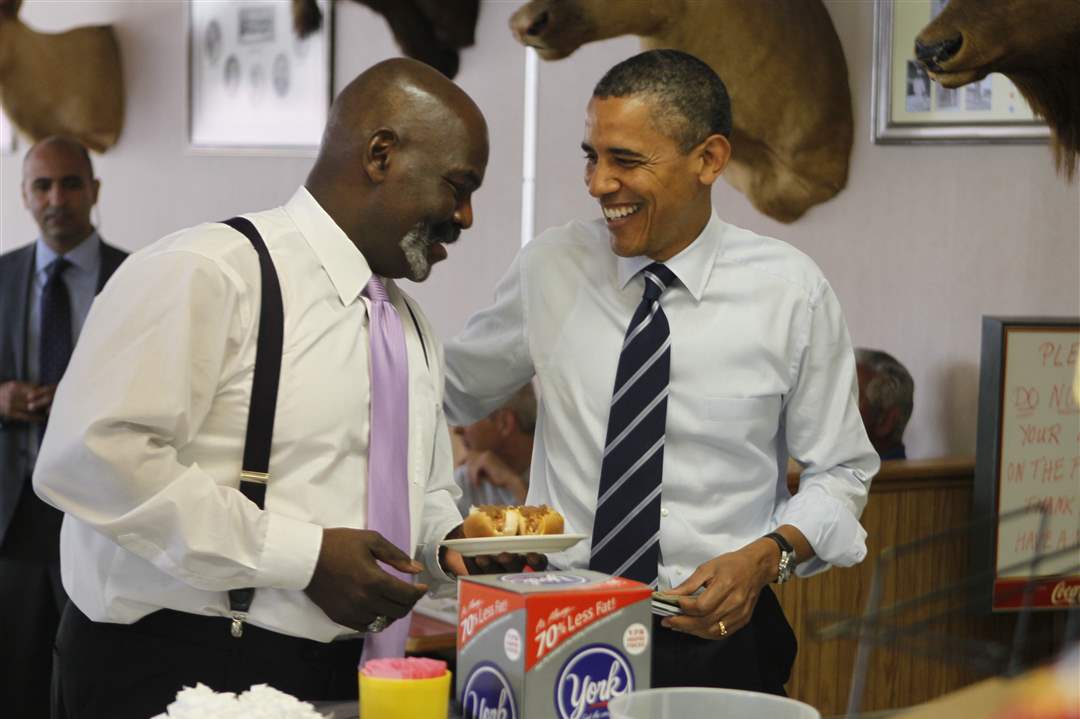 President-Obama-and-Mayor-Bell-eating-at-Rudy-s