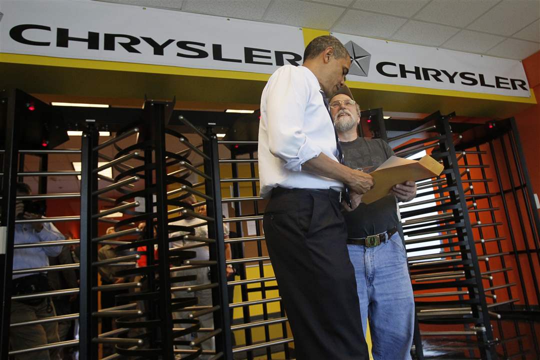 President-Obama-signing-autographs-as-he-exits-the-Chrysler-plant