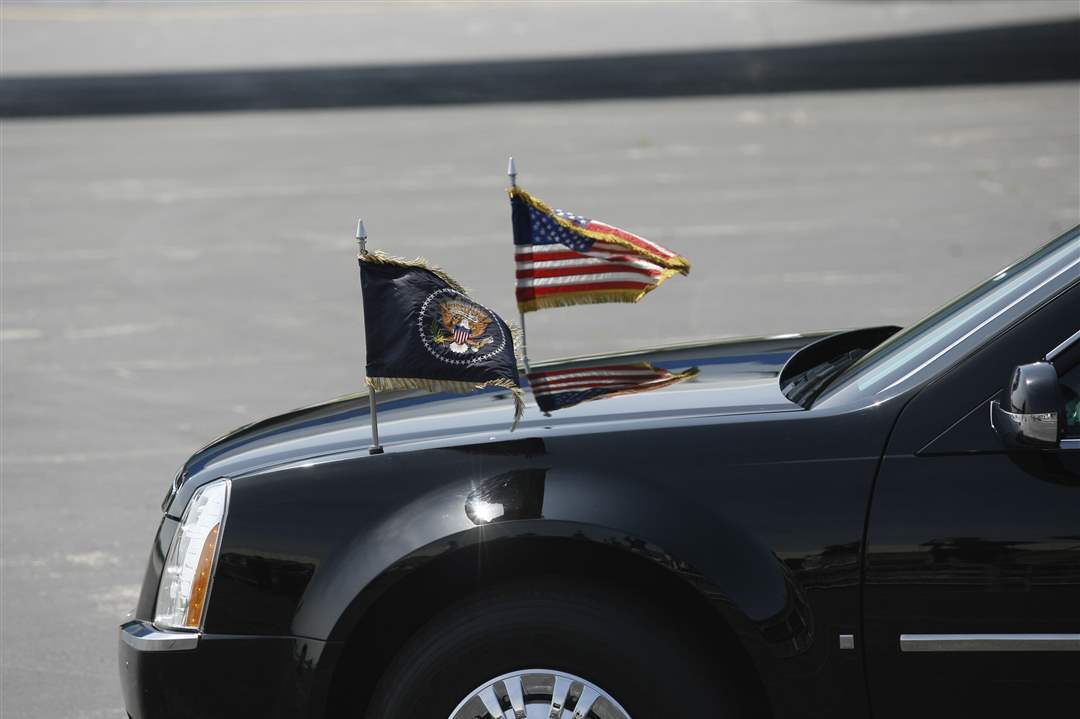 Presidents-Cadillac-in-wait-at-airport