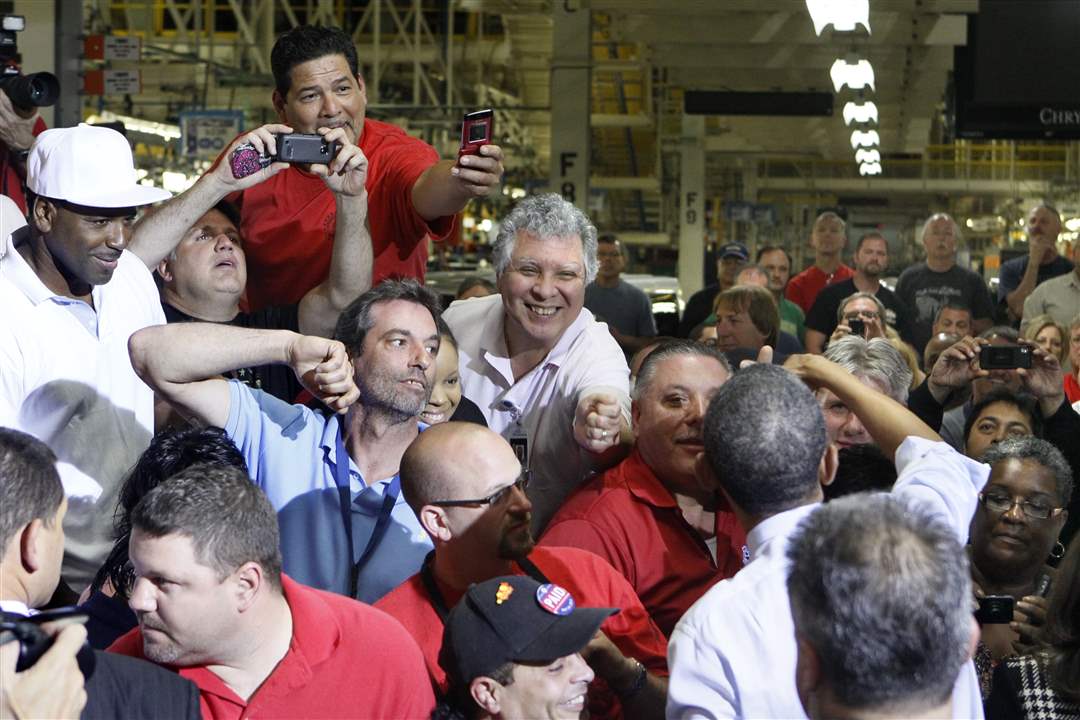 President-Obama-in-large-crowd-of-Jeep-workers