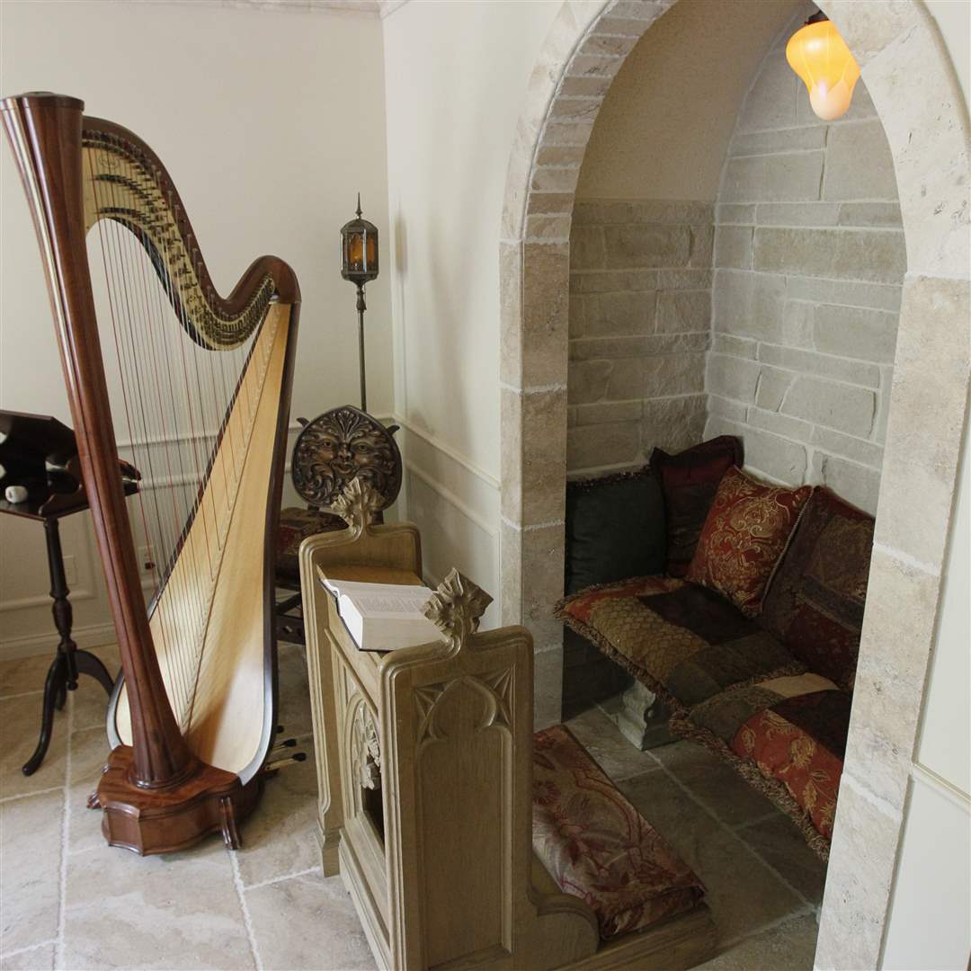 Edens-prayer-alcove-harp