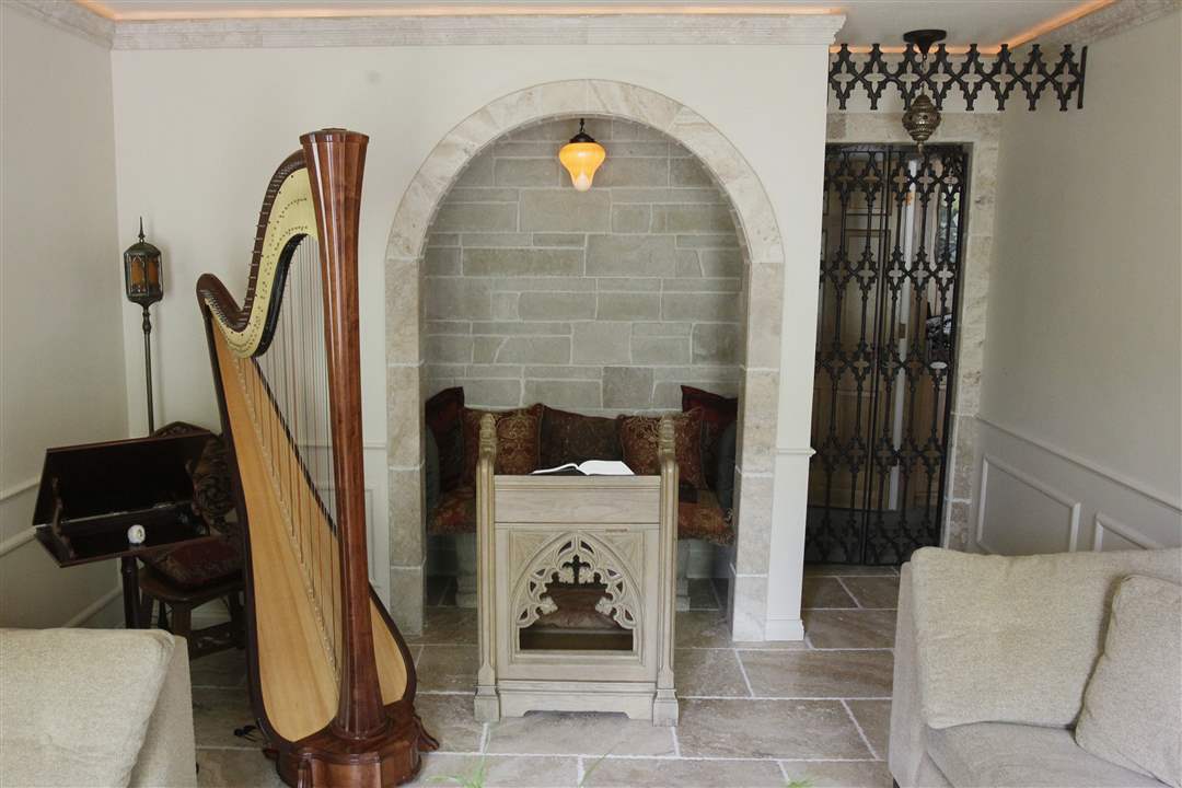 Edens-prayer-alcove-doorway
