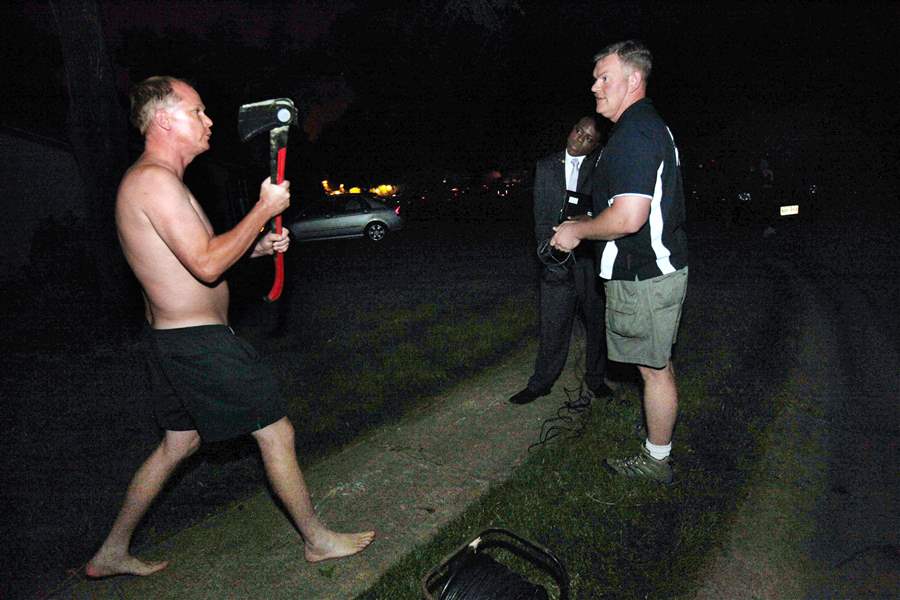 Weiner-axe-wielding-neighbor-confronts-reports