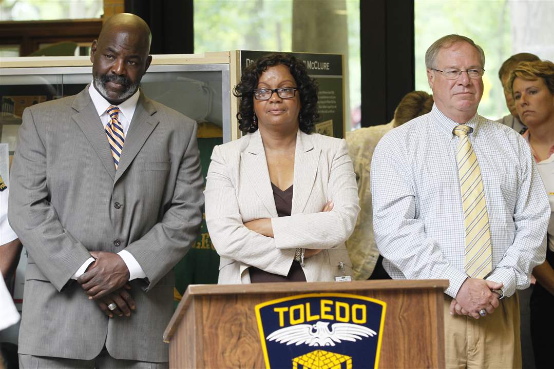 Toledo-Police-Mayor-Bell-Shirley-Green-Michael-Collins