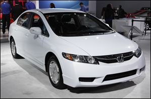 J.D. Power and Associates gave high marks to the 2011 Honda Civic hybrid.