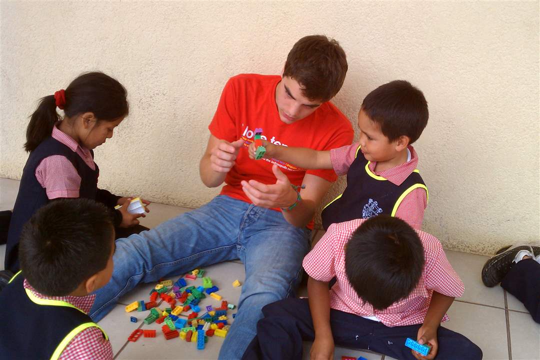 Guatemala-school-Legos-Ross-Satler