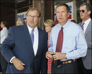Gary Heminger, left, Marathon Petroleum Corp.'s chief executive, and Ohio Gov. John Kasich tout the Findlay company's new independence and expansion as a benefit for northwest Ohio.