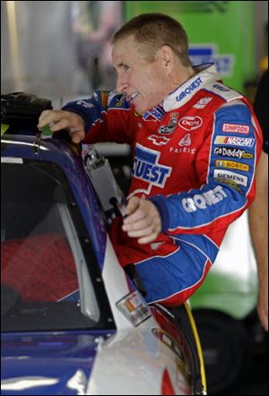 Mark Martin turned in a lap of 182.065 mph to win his first pole of the season and the 50th of his career.