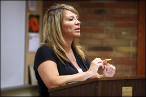 Joni Meyer-Crothers, who was featured on the TLC cable show 'Extreme Couponing,' shares tips during a seminar at Wood County Public Library. 