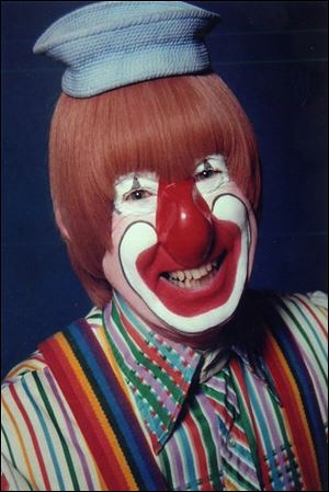 Salty the Clown was played on WSPD-TV by Dick Beach. Through all his years in Toledo, Salty’s real name was kept a secret to all except his family, the
TV crew, and a few close friends.