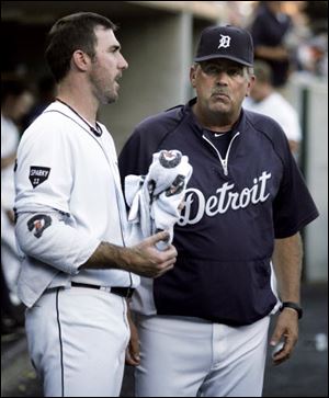 Detroit Tigers starting pitcher Justin Verlander, left, talks with pitching coach Jeff Jones during the second inning against the Chicago White Sox.