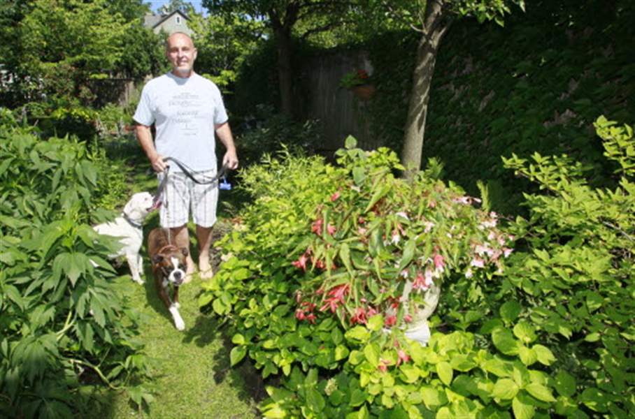 dave-urbank-and-dogs-in-OWE-garden-07-16-2011