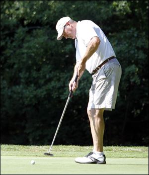 Terry Tyson carefully strokes a putt during the finals yesterday at the Toledo Metro Golf Association's tourney.