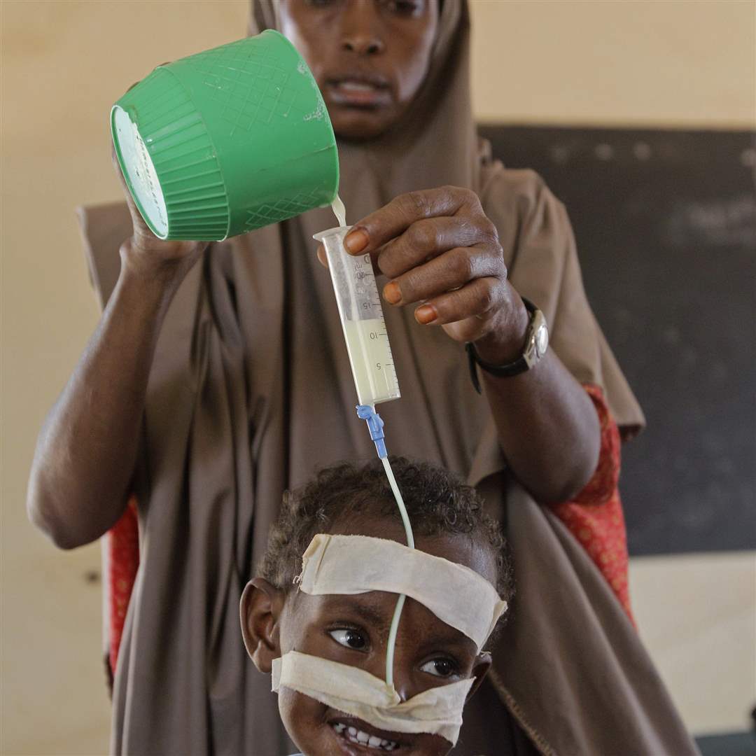 Dadaab-feeding-tube-green-cup