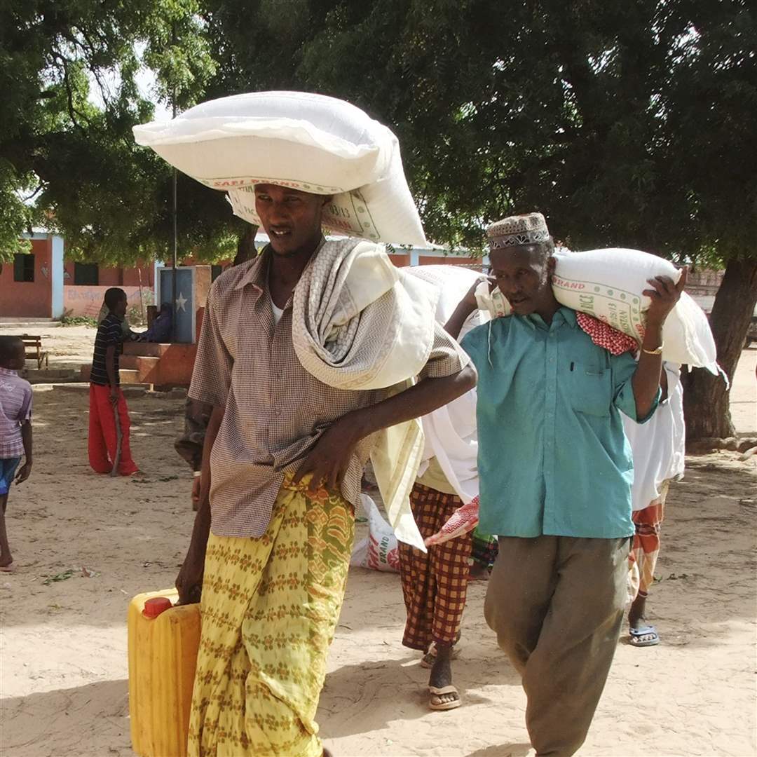 Somali-men-food-rations