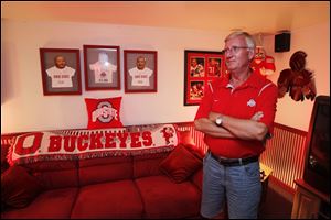  - Mike-Sharpe-Buckeyes-room-red-couch
