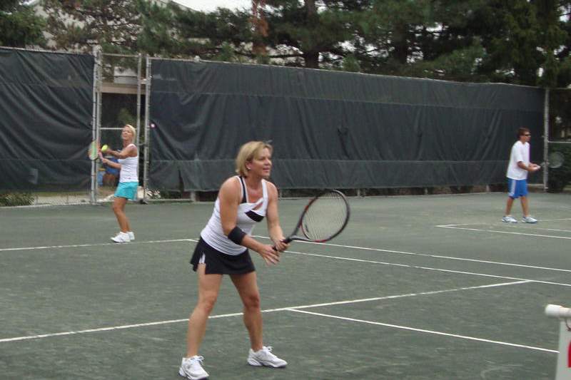 tennis-serve-belmont-country-club