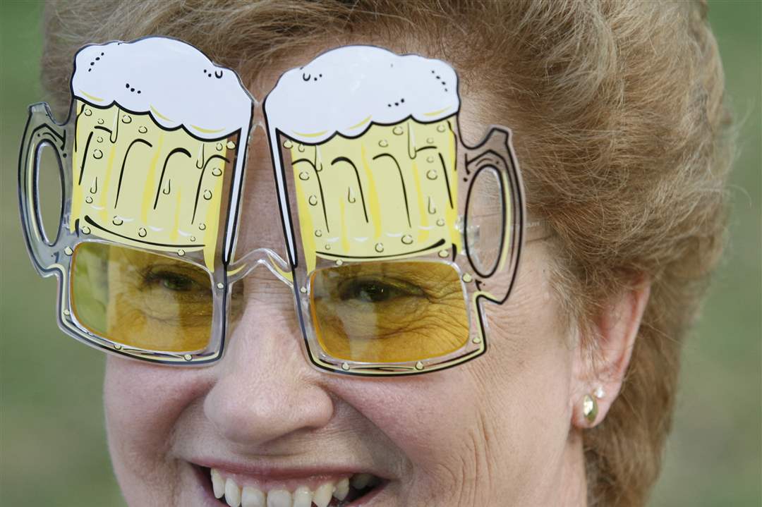 Karen-Tiede-beer-mug-glasses
