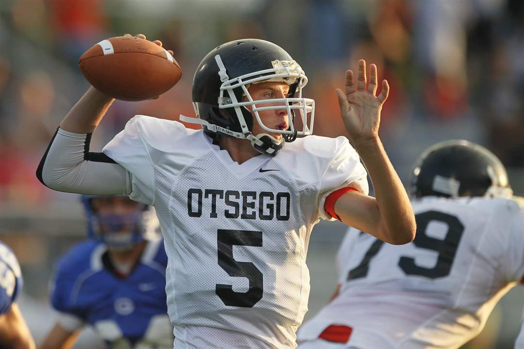 Otsego-quarterback-Ryan-Smoyer-throws
