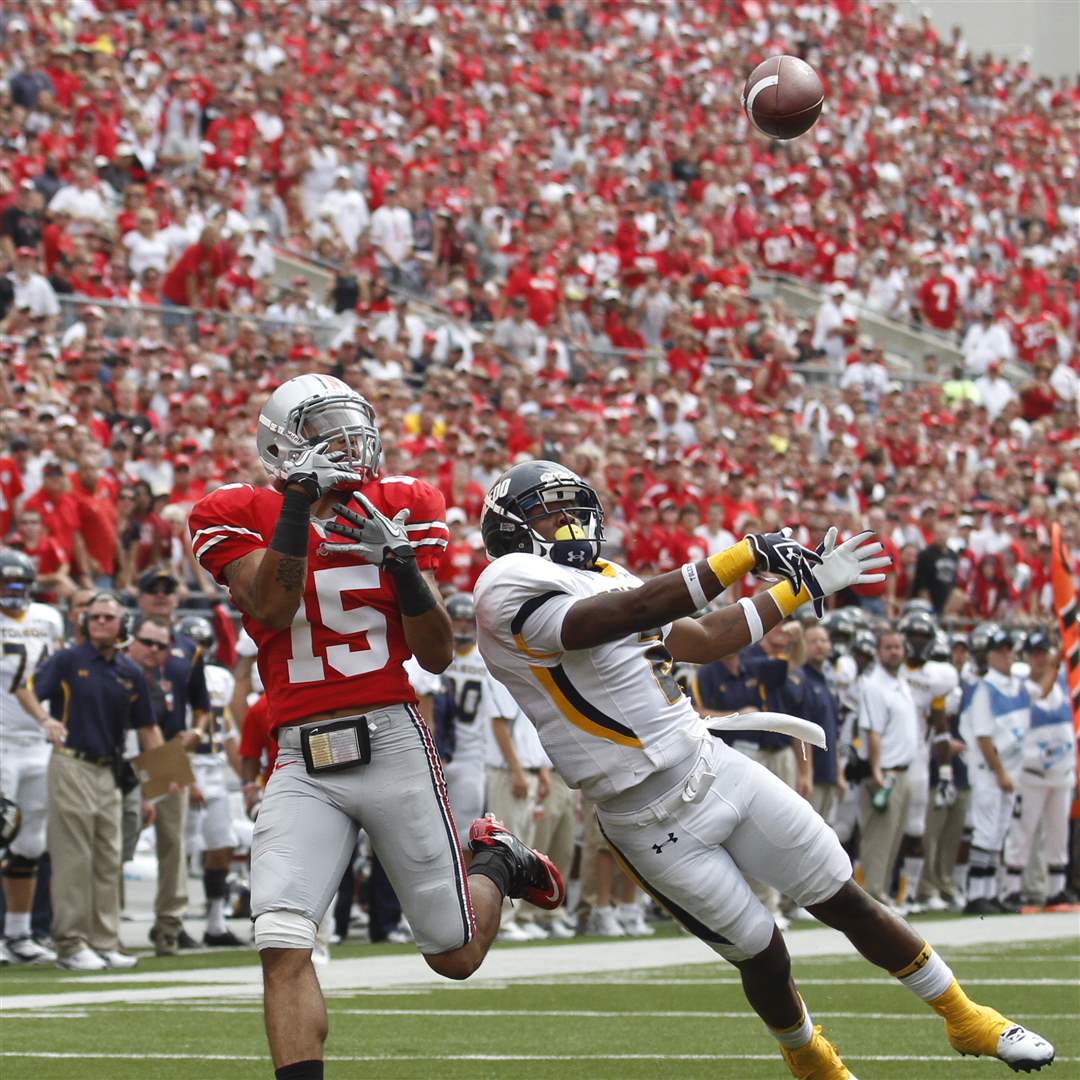Toledo-Taikwon-Paige-defends-pass-to-Ohio-State-Devin-Smith