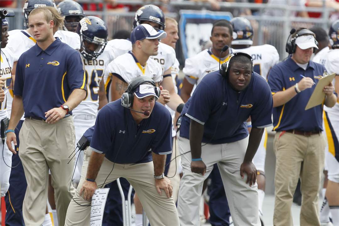 Tim-Beckman-watches-his-squad-in-the-fourth-quarter