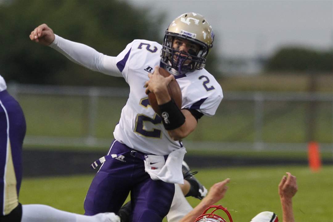 Jake-Schneider-dashes-for-Maumee-Panthers
