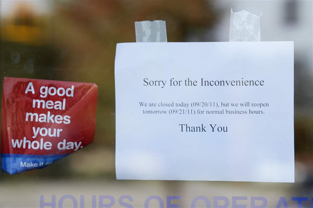 IHOP-Airport-sign-closed