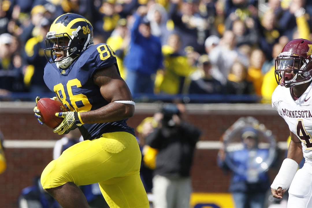 Michigan-s-Kevin-Koger-races-for-a-3rd-quarter-score