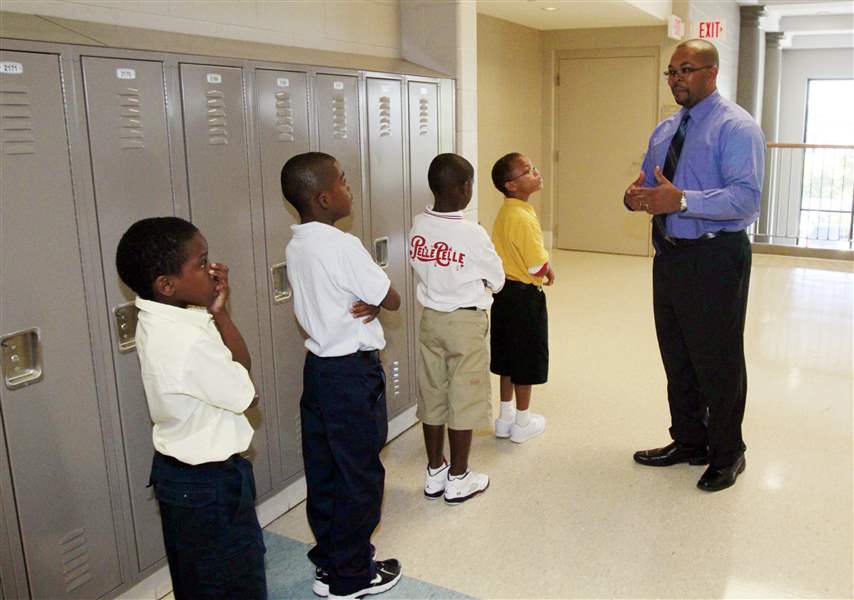 Principal-Anthony-Bronaugh-stops-to-compliment-students