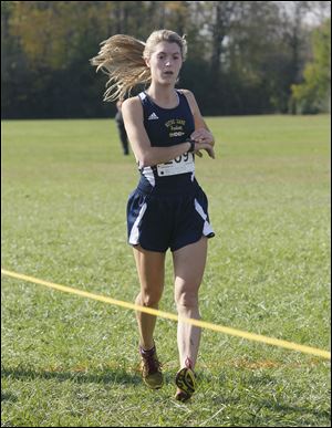 Notre Dame's Lexi Aughenbaugh stayed ahead of teammate Francesca Veluscek to take first in 19:14.8.