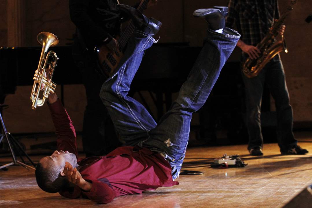 Trombone-Shorty-collapses-on-the-floor-as-a-joke-after-playing-a-long-note