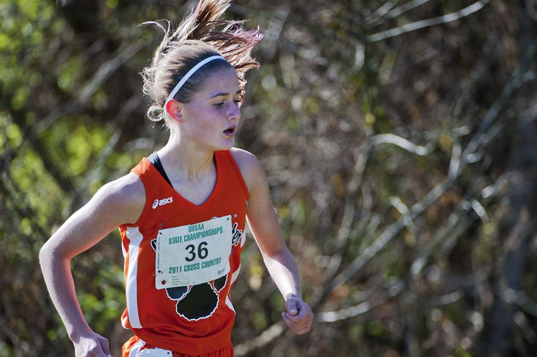 Liberty-Center-runners-Brittany-Atkinson-runs-alone-in-DIII-championships