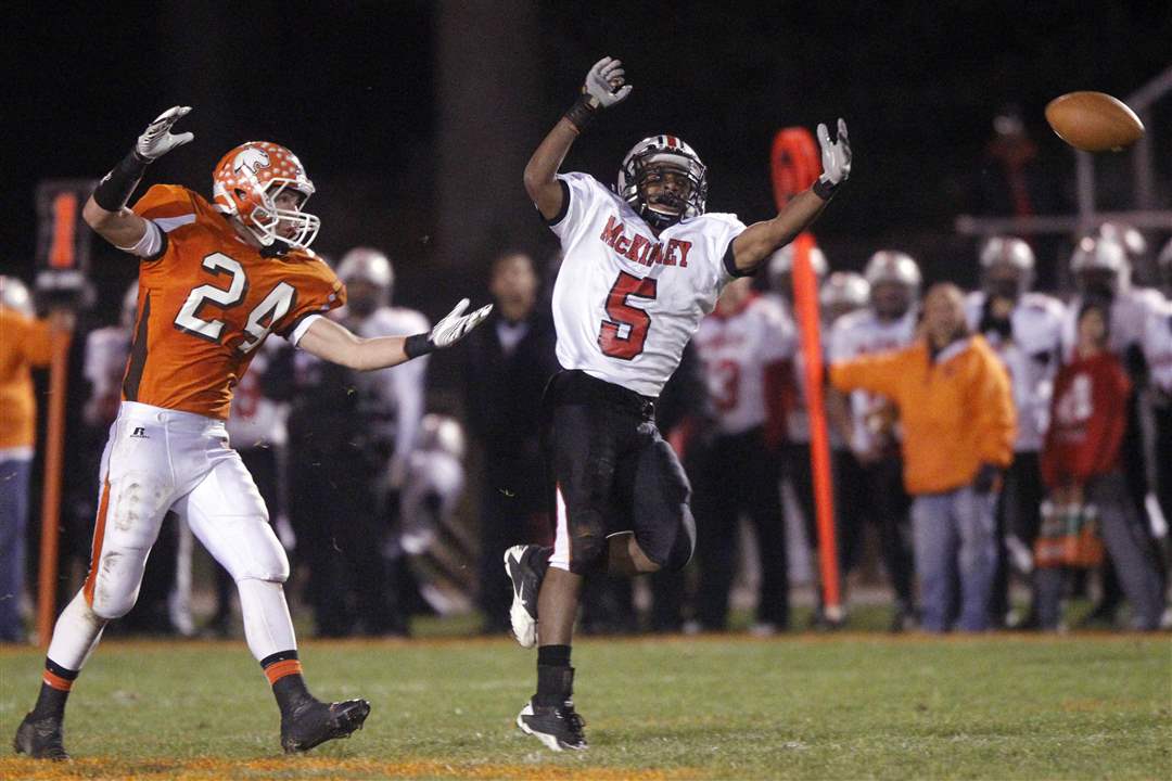 Southview-s-Meehan-24-and-Canton-McKinley-s-Bass-both-miss-the-pass