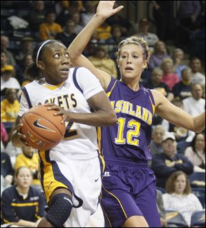 UT's Andola Dortch drives to the basket, passing AU #12, Alyssa Miller, on the way.