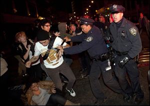 Hundreds of NY police officers clear Occupy Wall Street protesters ...