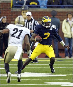 Devin Gardner (7) continues to impress the coaching staff. He played most of the second half against Illinois.