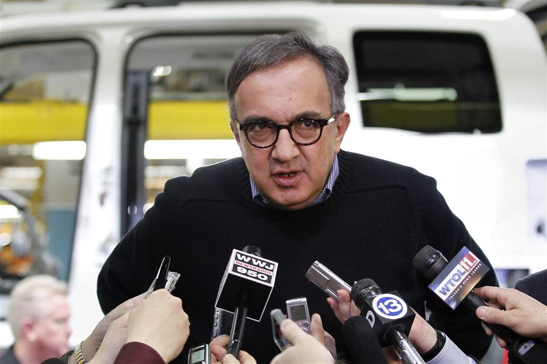 Toledo-Assembly-Marchionne-reporters