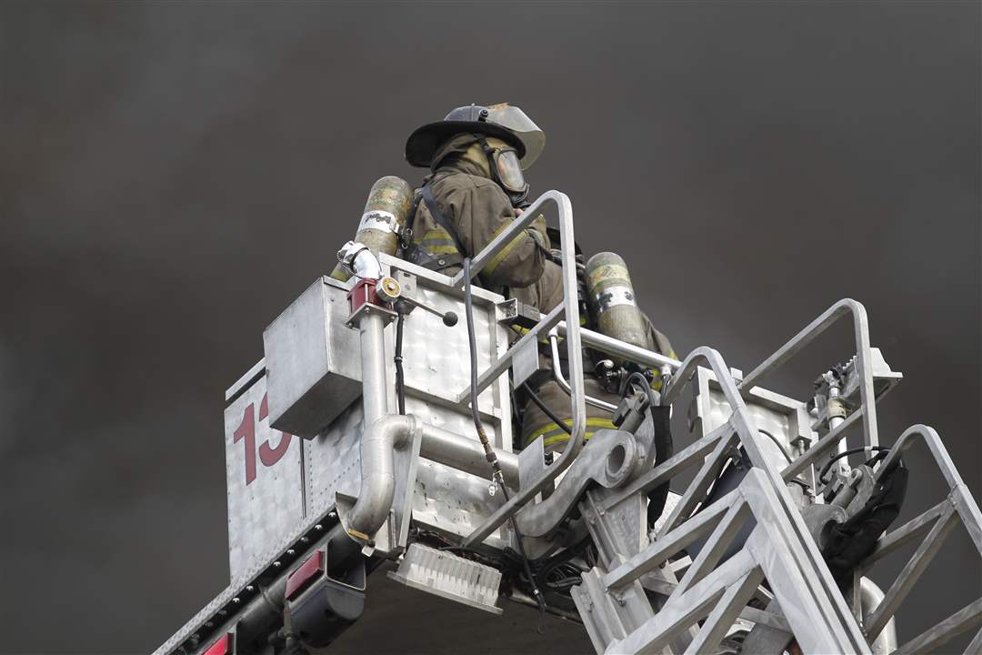 TFD-Dorr-Street-fire-ladder-13-bucket