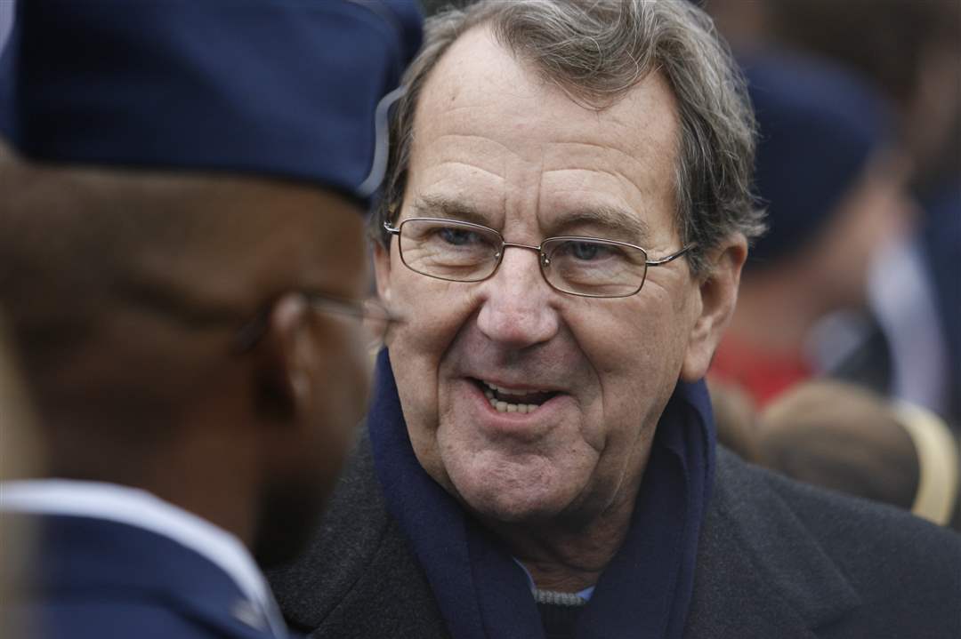 Former-UM-coach-Lloyd-Carr-speaks-with-a-military-service-member