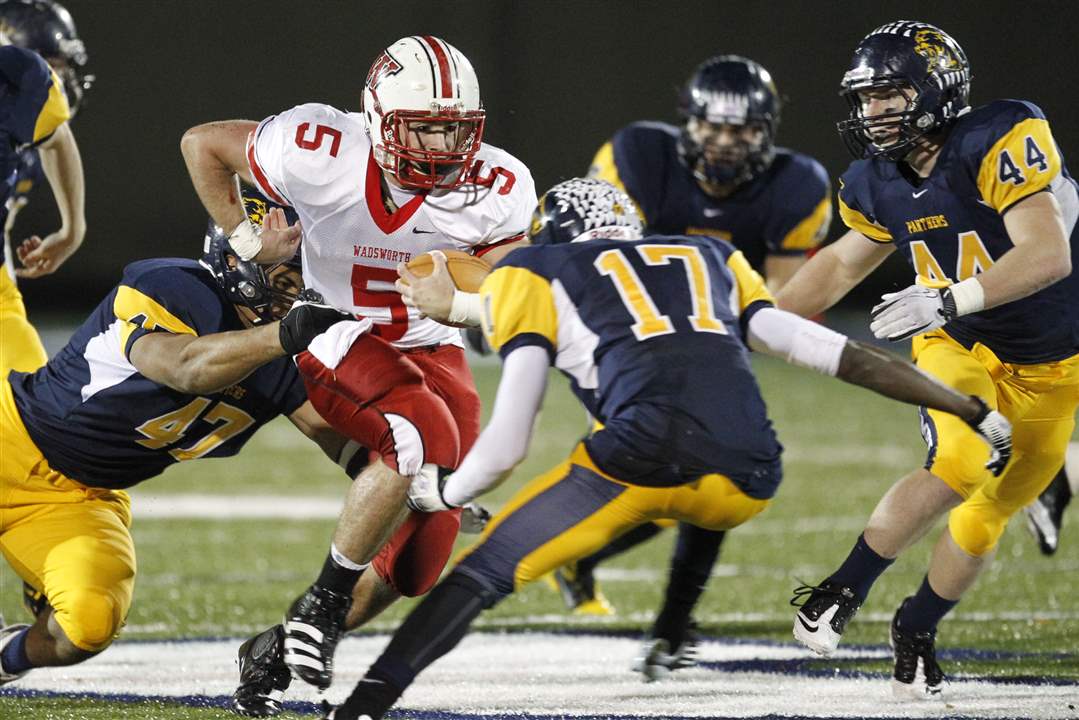 Wadsworth-s-Jack-Snowball-5-is-swarmed-by-Whitmer-s-defense