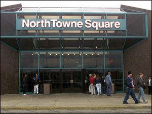 In this photo from 2000, North Towne Square still drew traffic. Now called Lakeside Centre, the site has only one operating business remaining, Super Fitness. 