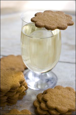 Gingerbead cookies with a glass of Riesling.