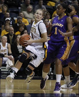 Toledo’s Naama Shafir drives against Albany’s Cassandra Callaway last week. The senior learned Monday night that she tore a ligament on Friday against Indiana and will miss the season. She would be eligible to return next season.