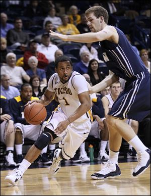 Toledo's Dominique Buckley, who had 21 points, drives inside against UNC-Wilmington's K.K. Simmons. Buckley scored 10 straight UT points in the second half to lead the Rockets' comeback.