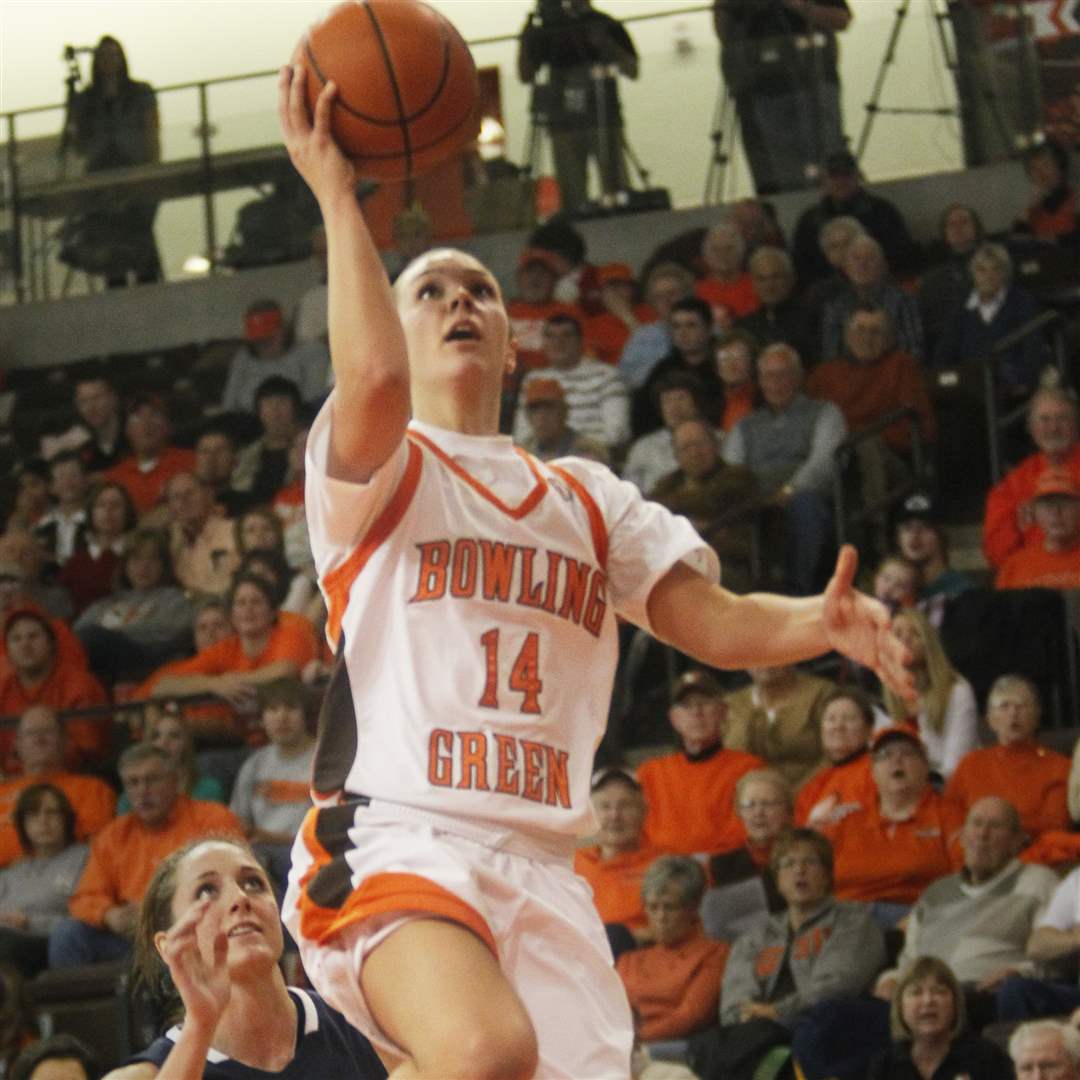 BGSU-s-Jessica-Slagle-scores-two-of-her-15-points-for-the-Falcons