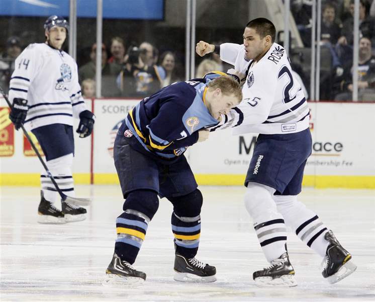 Walleye-pummel-Chicago-Express