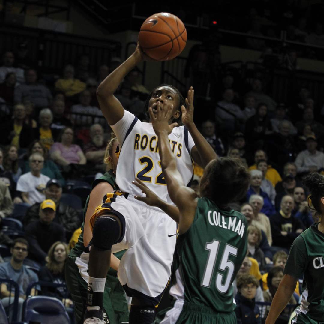UT-s-Dortch-leaps-for-a-shot-over-Cleveland-State-s-Coleman