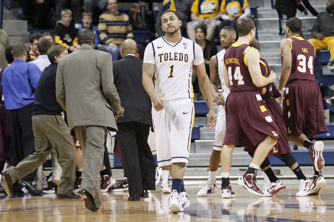 UT-player-Buckley-walks-away-as-Loyola-Chicago-players-celebrate-a-win